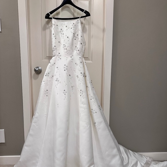 Wedding Dress - Picture 1 of 6